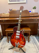 Load image into Gallery viewer, 1960's Silvertone H1454 Hollowbody