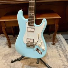 Load image into Gallery viewer, Bradfute Baby Blue Stratish