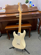 Load image into Gallery viewer, 2016 Fender American Stratocaster White