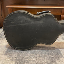Load image into Gallery viewer, Vintage (1960's?) Hollowbody Bass Case