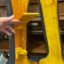 Load image into Gallery viewer, Vintage (1960's?) Hollowbody Bass Case