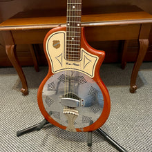 Load image into Gallery viewer, 1957 National Reso-Phonic Red model 1133
