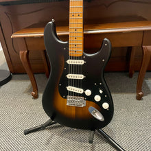 Load image into Gallery viewer, 2022 Squier 40th Anniversary Stratocaster Vintage Sunburst
