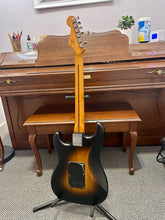 Load image into Gallery viewer, 2022 Squier 40th Anniversary Stratocaster Vintage Sunburst
