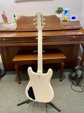 Load image into Gallery viewer, 2022 Epiphone Crestwood Custom  White
