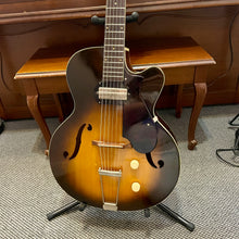 Load image into Gallery viewer, 1950's Silvertone H-61 Archtop w/ pup
