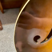 Load image into Gallery viewer, 1950's Silvertone H-61 Archtop w/ pup
