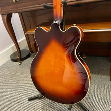 Load image into Gallery viewer, Used Gretsch Streamliner G2622 Hollowbody

