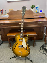 Load image into Gallery viewer, 1965-69 Epiphone E452TD Sorrento Royal Olive
