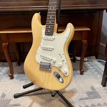 Load image into Gallery viewer, 2000 Fender American Standard Stratocaster - Natural
