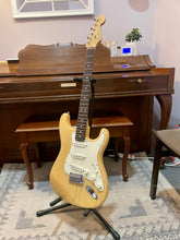 Load image into Gallery viewer, 2000 Fender American Standard Stratocaster - Natural
