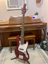 Load image into Gallery viewer, Used Ken Smith Design Proto-J 5 String Bass
