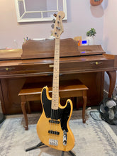 Load image into Gallery viewer, Used 2020 Squier Paranormal &#39;54 Jazz Bass Butterscotch
