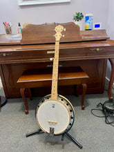 Load image into Gallery viewer, Used Deering Goodtime Grand Ol Opry 5 String Banjo

