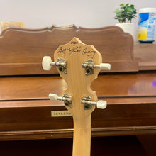 Load image into Gallery viewer, Used Deering Goodtime Grand Ol Opry 5 String Banjo
