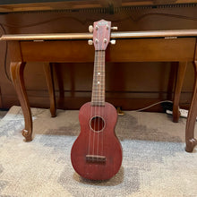 Load image into Gallery viewer, 1960&#39;s Tempo Soprano Ukuele Made in Japan
