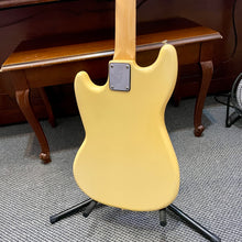 Load image into Gallery viewer, 1978 Fender Musicmaster Bass Olympic White
