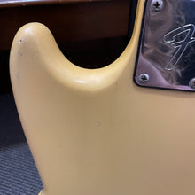 Load image into Gallery viewer, 1978 Fender Musicmaster Bass Olympic White
