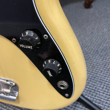Load image into Gallery viewer, 1978 Fender Musicmaster Bass Olympic White
