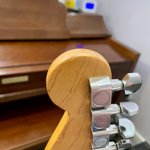 Load image into Gallery viewer, 1999 Fender Standard Strat Wine
