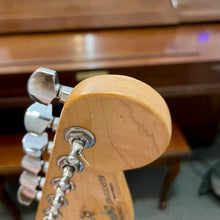 Load image into Gallery viewer, 1999 Fender Standard Strat Wine
