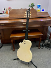 Load image into Gallery viewer, 1958 Supro Dual Tone
