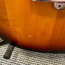 Load image into Gallery viewer, 1983 Peavey T-25 Sunburst
