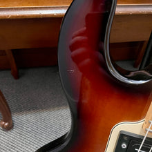 Load image into Gallery viewer, 1983 Peavey T-25 Sunburst
