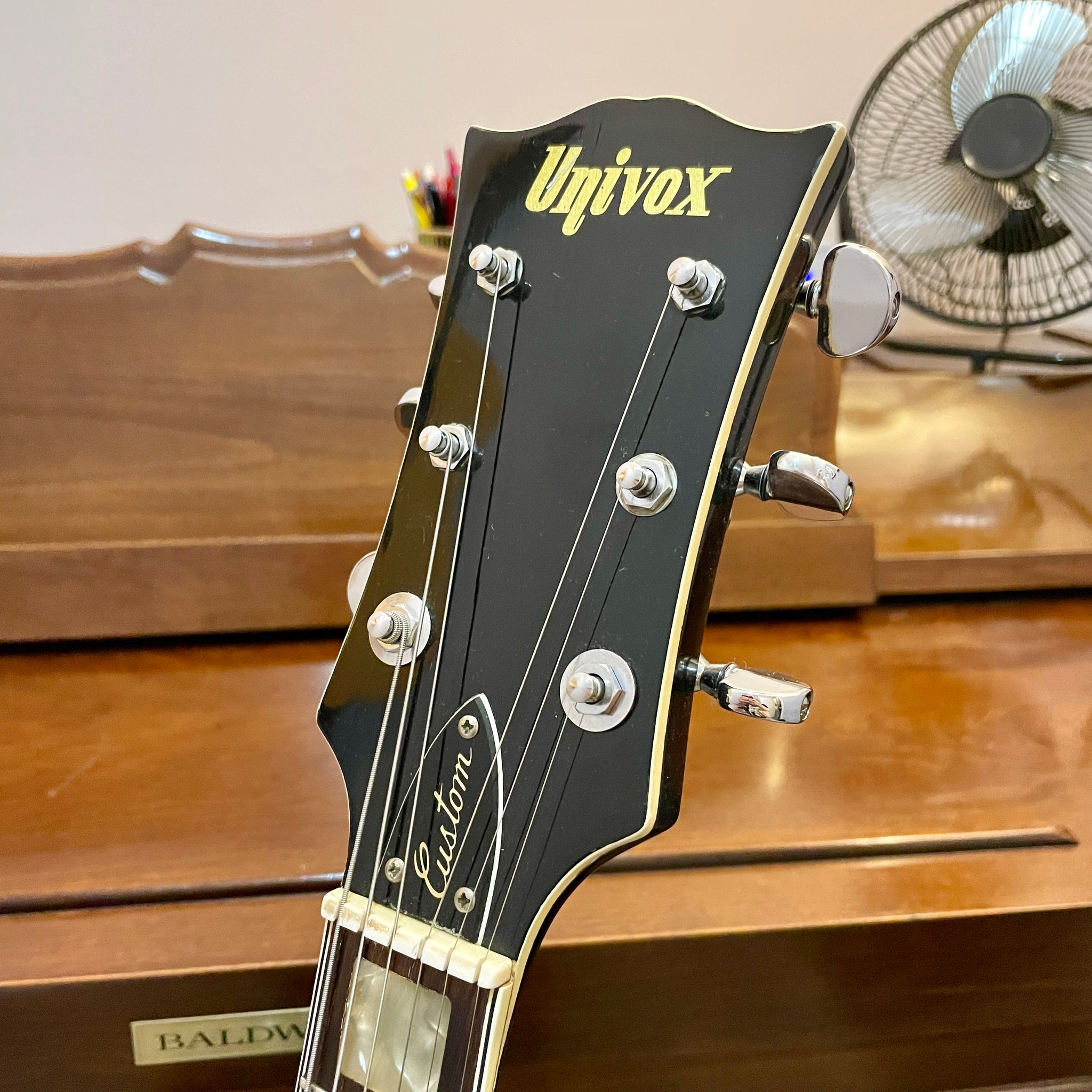 1970's Univox Gold Top Les Paul Copy – Fanny's House of Music