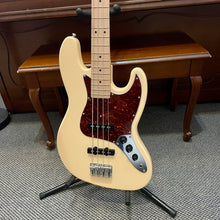 Load image into Gallery viewer, Used G&amp;L Placienta Series JB Bass

