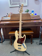 Load image into Gallery viewer, Used G&amp;L Placienta Series JB Bass
