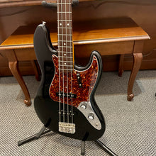 Load image into Gallery viewer, 2004 Fender American Vintage '62 Jazz Bass  Black
