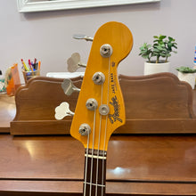 Load image into Gallery viewer, 2004 Fender American Vintage '62 Jazz Bass  Black
