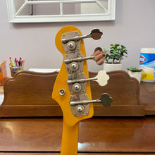 Load image into Gallery viewer, 2004 Fender American Vintage '62 Jazz Bass  Black
