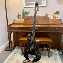 Load image into Gallery viewer, Rare! Ampeg AMUB-1 Fretless Bass
