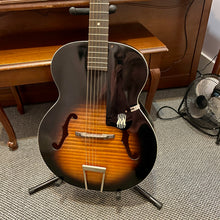 Load image into Gallery viewer, 1960's Harmony Monterey H950 Archtop
