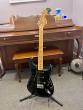 Load image into Gallery viewer, 1989 Squier Stratocaster USA Black
