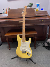 Load image into Gallery viewer, 2022 Fender Player Strat MIM Buttercream
