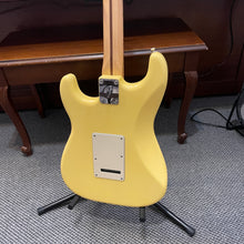 Load image into Gallery viewer, 2022 Fender Player Strat MIM Buttercream
