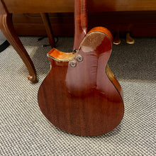 Load image into Gallery viewer, Mid 2000's Tacoma M-28E Mandolin w/pickup
