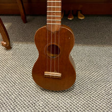 Load image into Gallery viewer, 1940's Gretsch Soprano Ukulele
