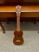 Load image into Gallery viewer, 1940's Gretsch Soprano Ukulele
