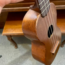 Load image into Gallery viewer, 1950's Martin Style O Soprano Ukulele

