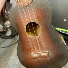Load image into Gallery viewer, 1960's Silvertone Soprano Ukulele
