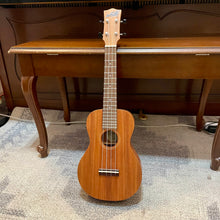 Load image into Gallery viewer, 2012 Maton Concert E Ukuele
