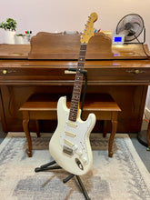 Load image into Gallery viewer, 1992-1993 Fender Squier Official Wayne&#39;s World Stratocaster
