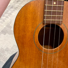 Load image into Gallery viewer, 1950&#39;s Harmony Baritone Ukulele
