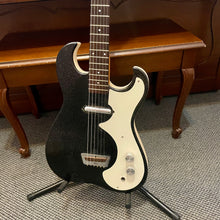 Load image into Gallery viewer, 1960's Silvertone 1448 Electric
