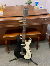 Load image into Gallery viewer, 1960's Silvertone 1448 Electric
