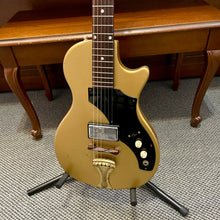 Load image into Gallery viewer, 1962 Supro 3033s Gold

